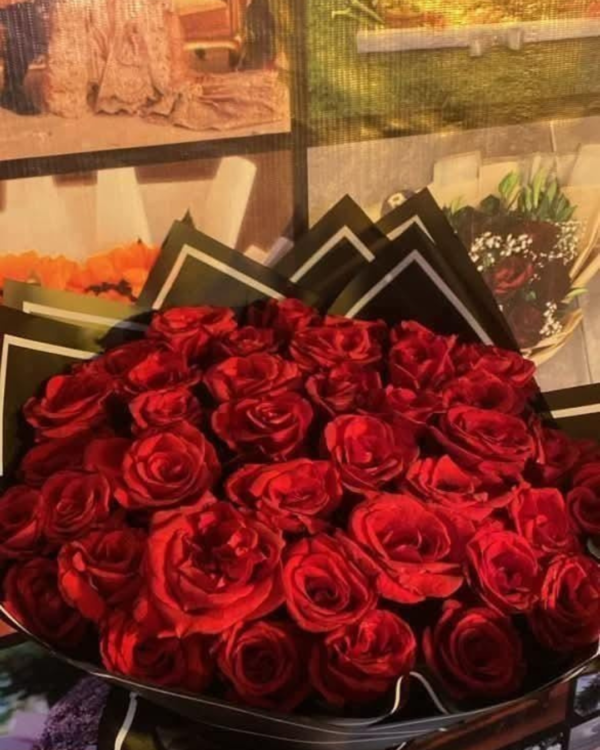 Luxury Big Red Roses Bouquet – Premium Fresh Roses Wrapped in Elegant Black